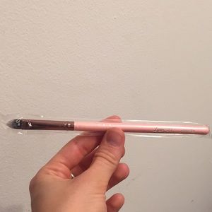 NEW Luxie Rose Gold Concealer Brush 211